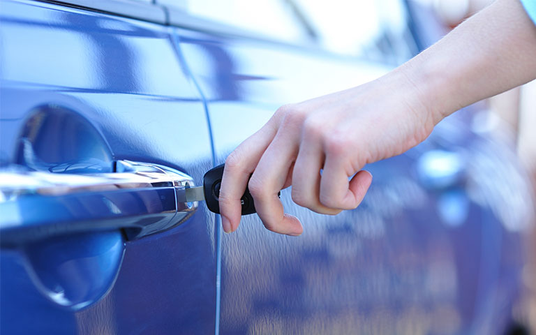 Green locksmith provides  car door unlocking service in Daytona Beach & Ormond Beach, FL
